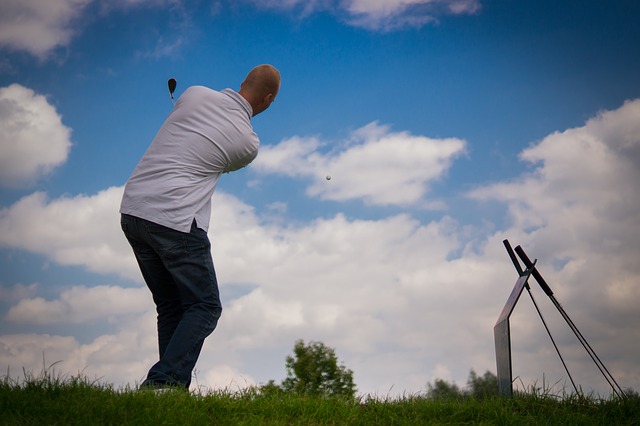 ゴルフのアプローチでボールを高く上げる方法はこうだ！